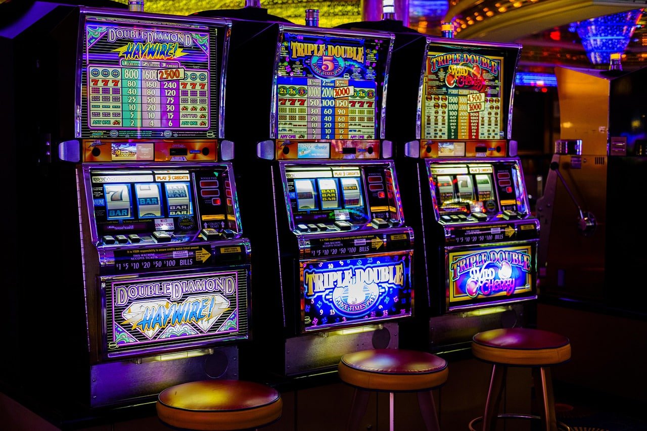 Roulette နှင့် Blackjack ကာစီနို ဂိမ်းများ